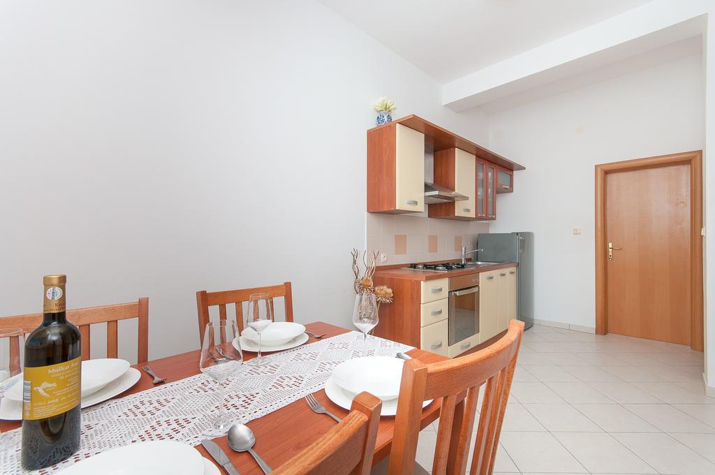 Apartment Ruzmarin *