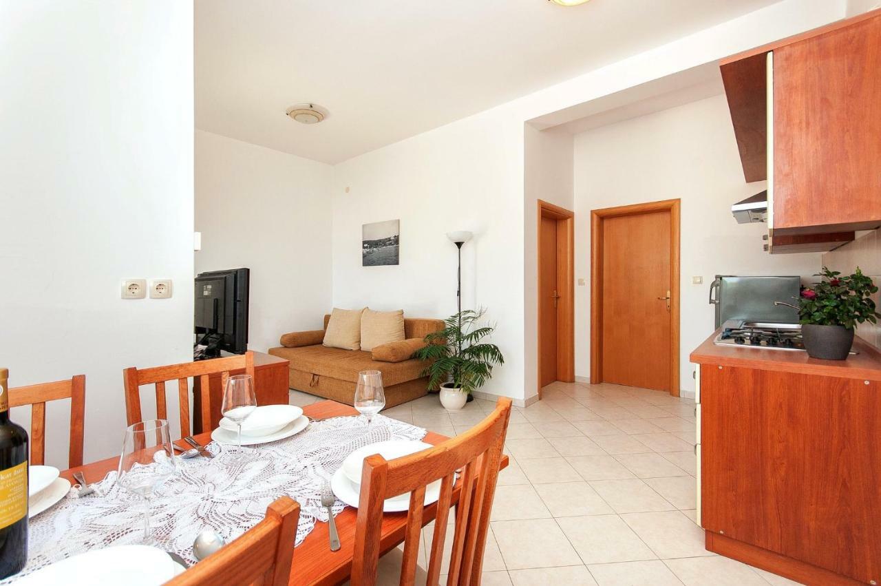 Ruzmarin Apartment Lun (Pag)